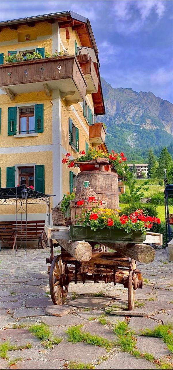 Albergo Piani Di Luzza Forni Avoltri Exterior photo